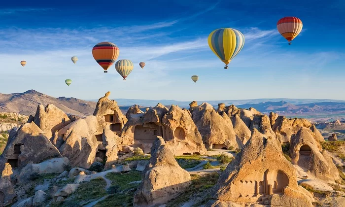 TOUR DE BALÃO DE 2 DIAS NA CAPADÓCIA DE AVIÃO