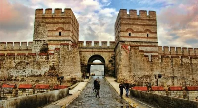 VISITE DELLE MURA BIZANTINE